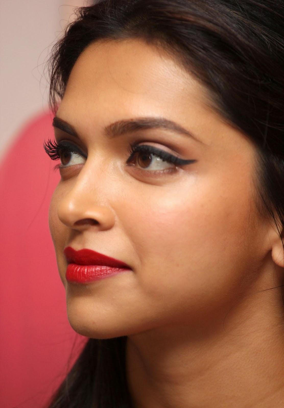 High Quality Bollywood Celebrity Pictures: Deepika Padukone Super Hot