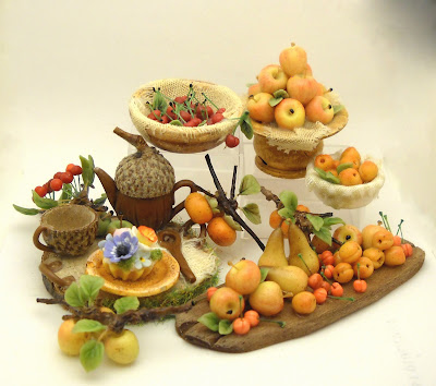 CDHM Gallery of Loredana Tonetti of Lory's Tiny Creations making all things whimsical in 1:12 scale from bunny teapots, shabby chic food accessories, tiny bird houses, dancing frogs on lilypad teapots and 1:12 foods including rustic fruits and vegetables