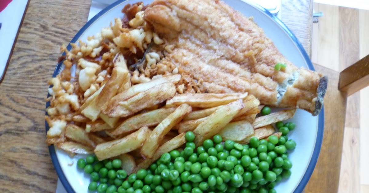 Cabine du Jardin deux Fish and chips with vinegar for two.