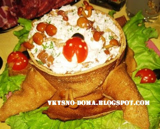 Салат с курицей и опятами