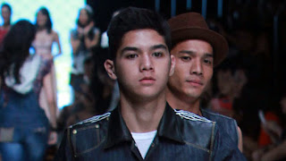 foto Al anak Ahmad Dhani saat jalan di catwalk