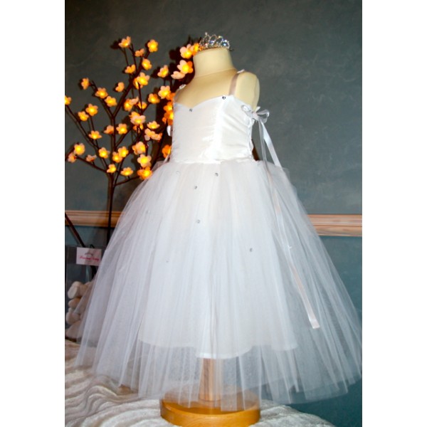 idéé et photo décoration mariage petite robe blanche robe blanche