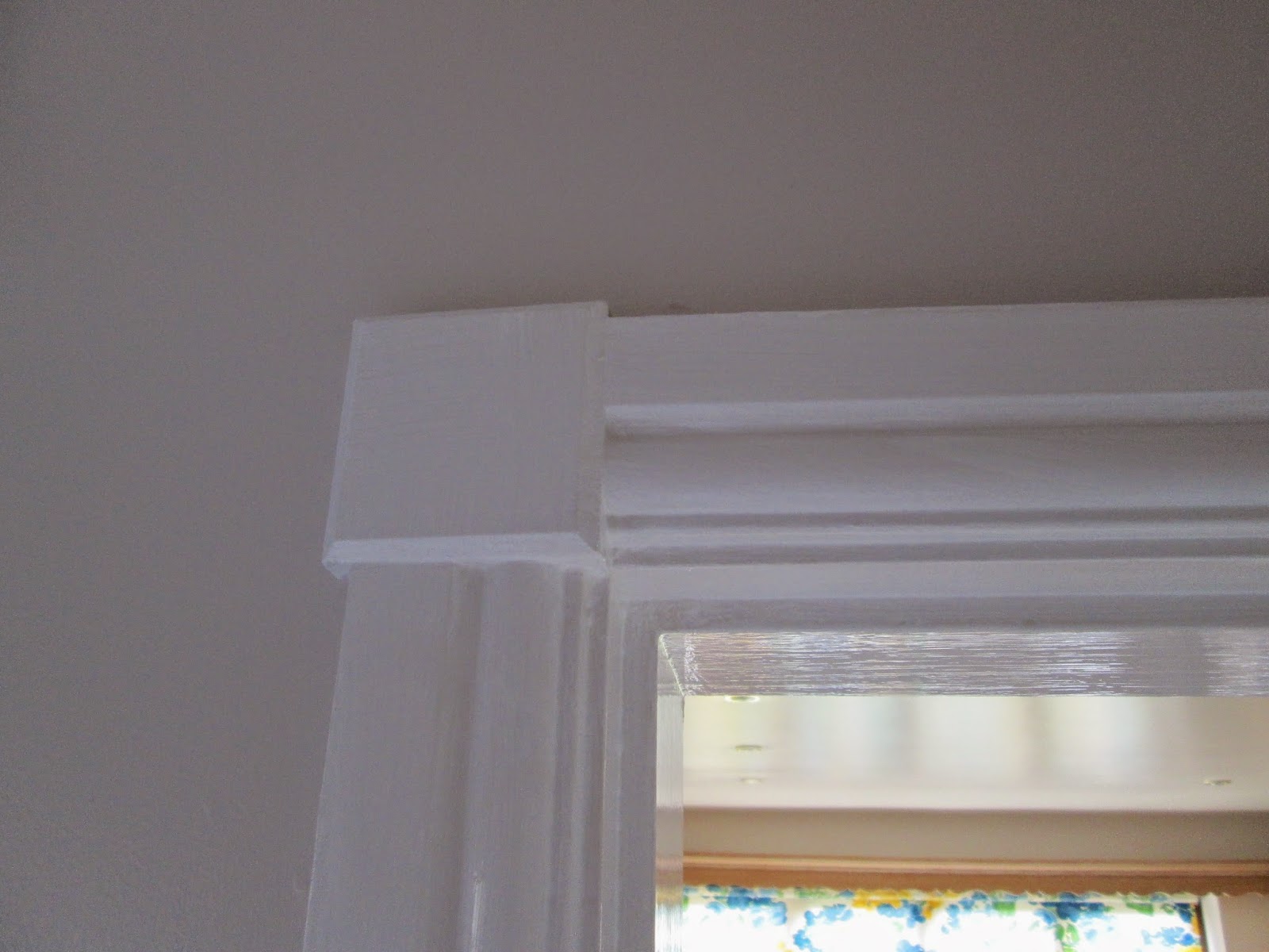 Painting and Decorating tools, tips, chat and how to videos. Acrylic satinwood paint by Dulux