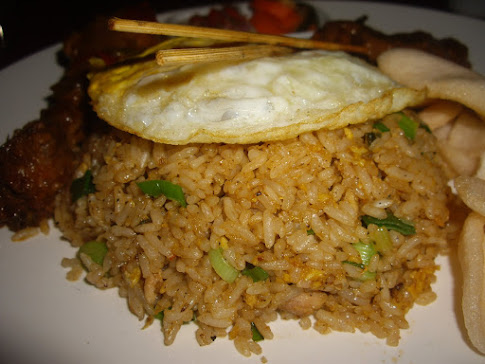 BALI'S FAVORITE WARUNG FOOD--HOT, SUCCULENT, HEARTWARMING FRIED RICE WITH AN EGG ON TOP