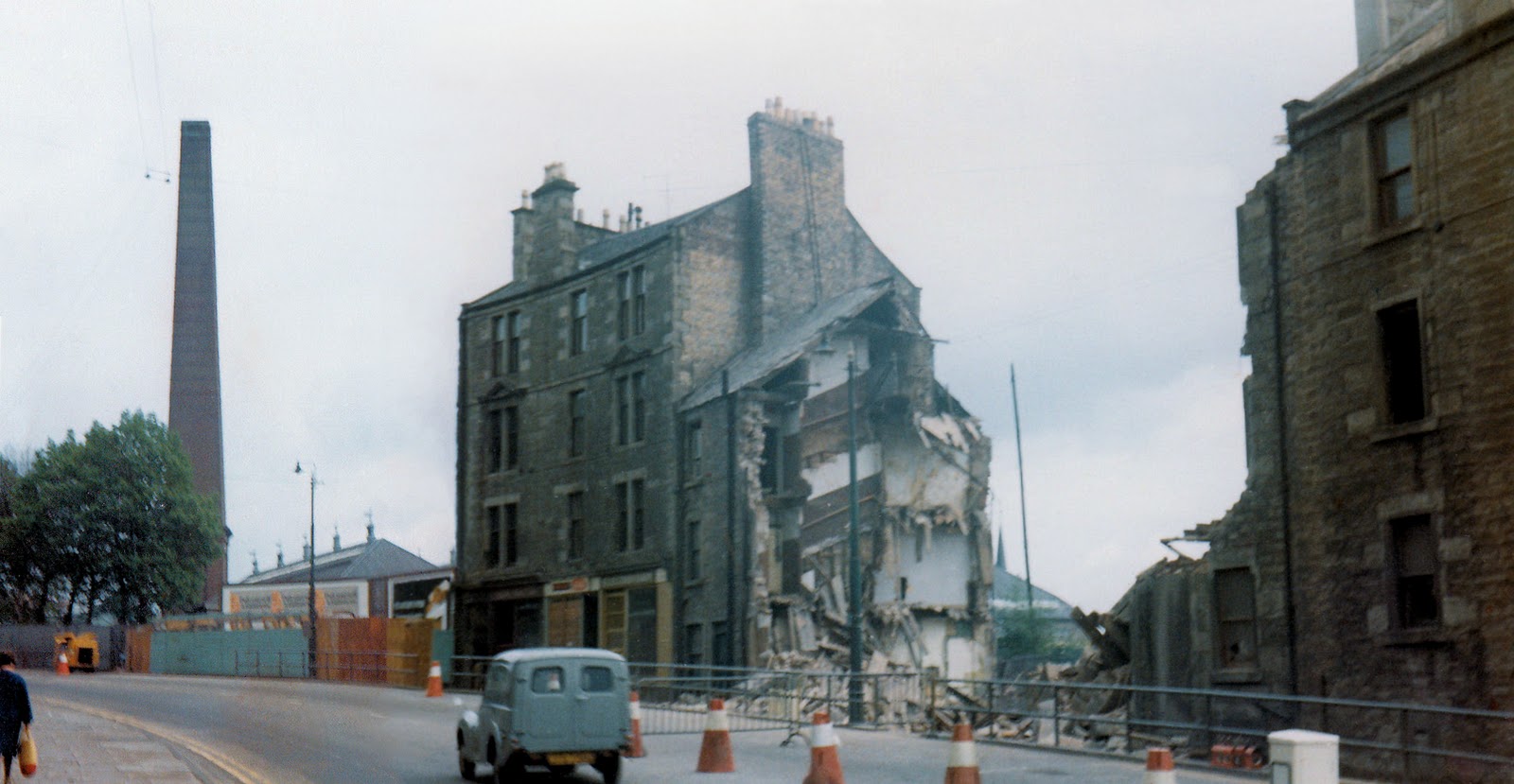 RETRO DUNDEE VANISHING VICKY EARLY 70'S