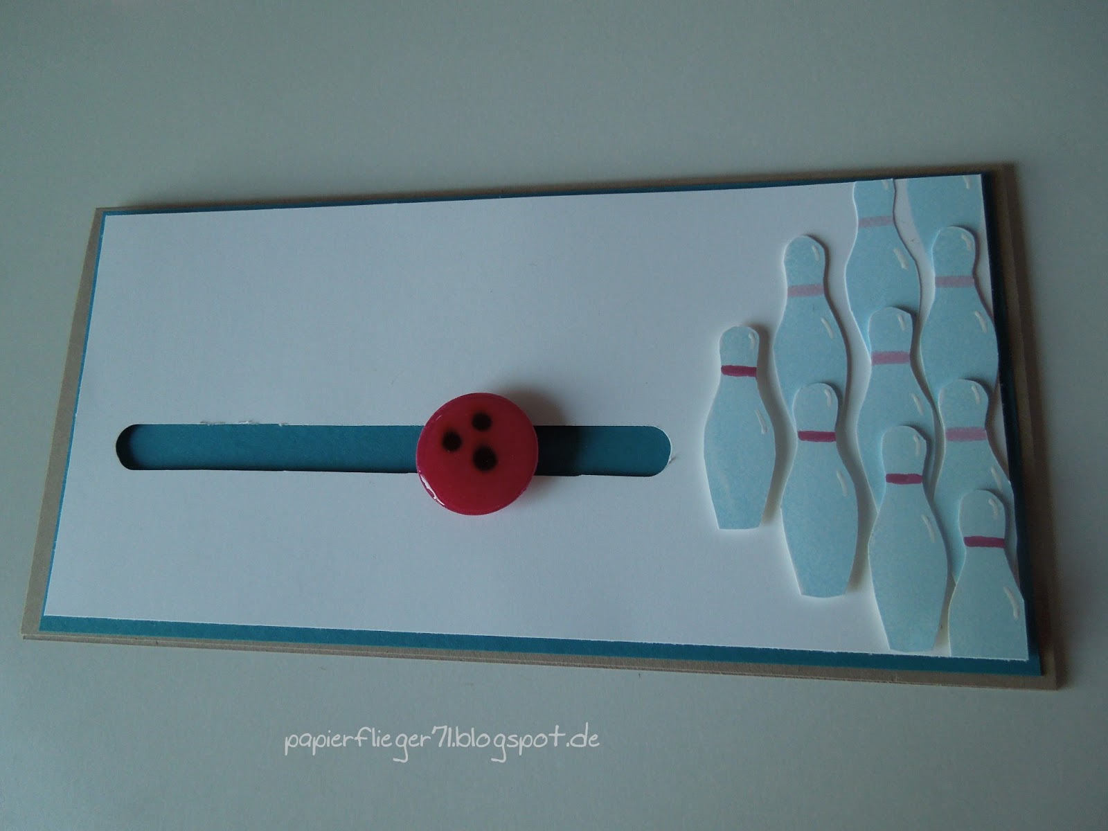 Papierflieger: Bowling-card