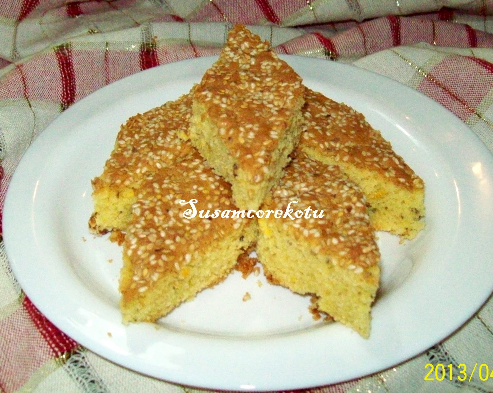 PORTAKALLI,CEVİZLİ,ÜZÜMLÜ MISIR UNLU KEK VE BAHÇEDE