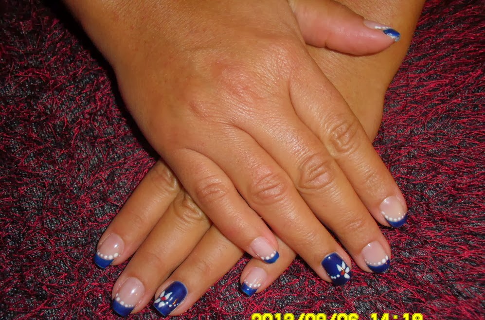 Mariagrazia Nails art french blu notte e nail art bianchi