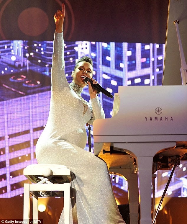 Sweet Pikin: Pregnant Alicia Keys Dazzle At The MTV EMA