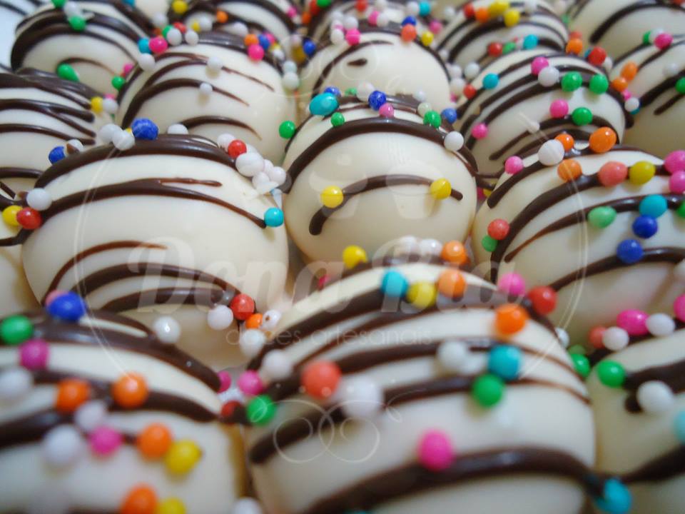 Dona Bia - Doces Artesanais: Docinho de leite ninho com chocolate