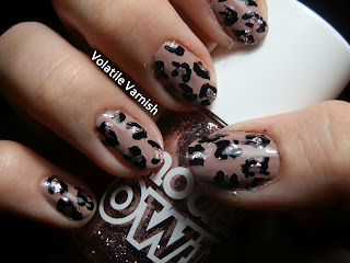 Nude-pink-glitter-leopard-print-nail-art