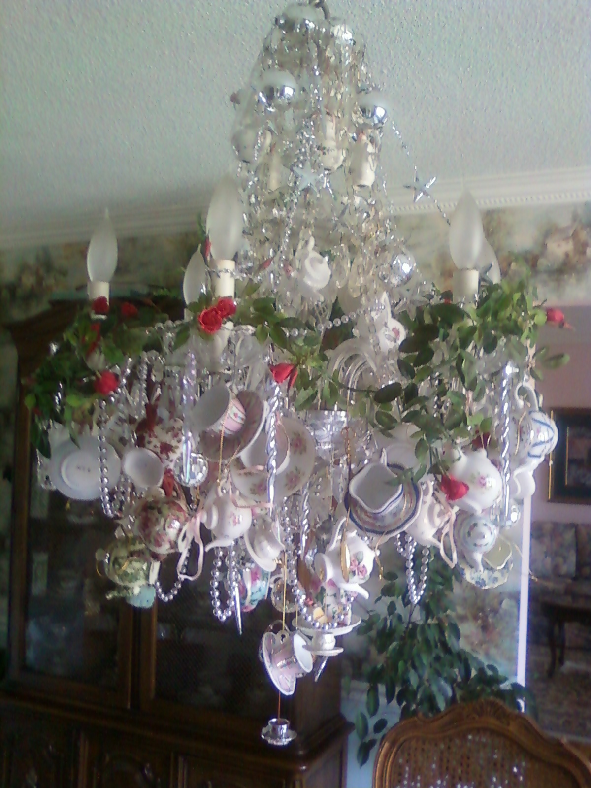 Maison Decor Teacups In Chandeliers There Is Something Very Alice In Wonderland About Teacups Dangling From A Chandelier Everytime I See Chandy Decked Out Love How Whimsical It