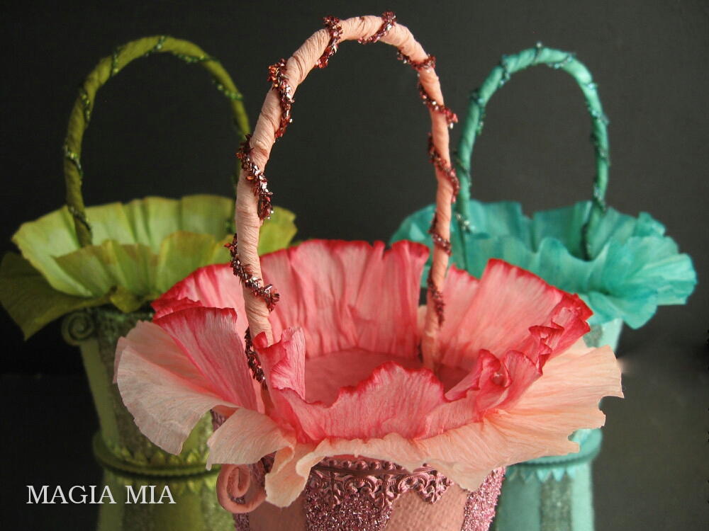 Magia Mia Colorful Spring Baskets from Peat Pots with Crepe Paper