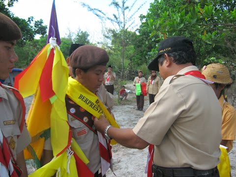 PENYEMATAN SELEMPANG PRESTASI