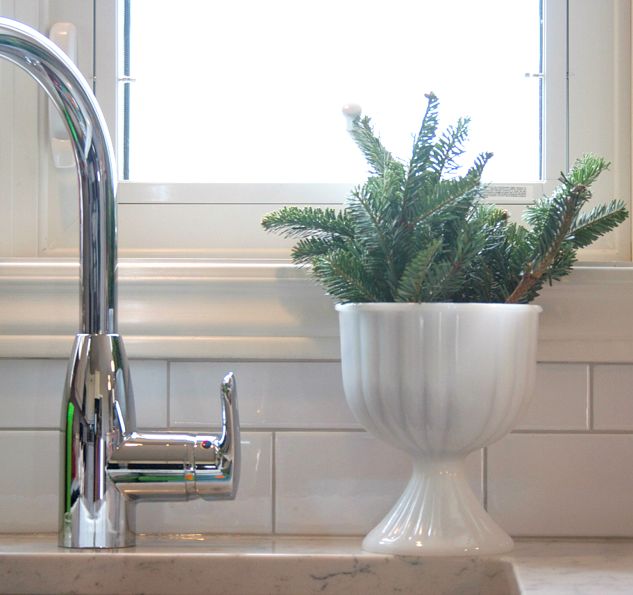 elliven studio Making Use of Your Leftover Christmas Tree Branches!