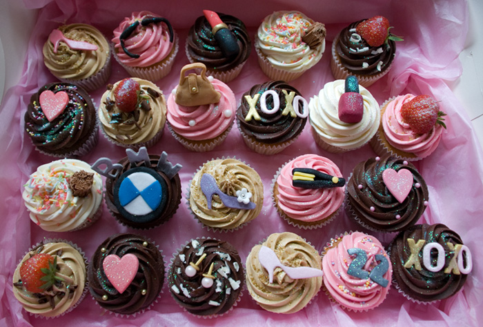 Hayris Cupcake: Personalised Gossip Girl Themed Cupcakes ...