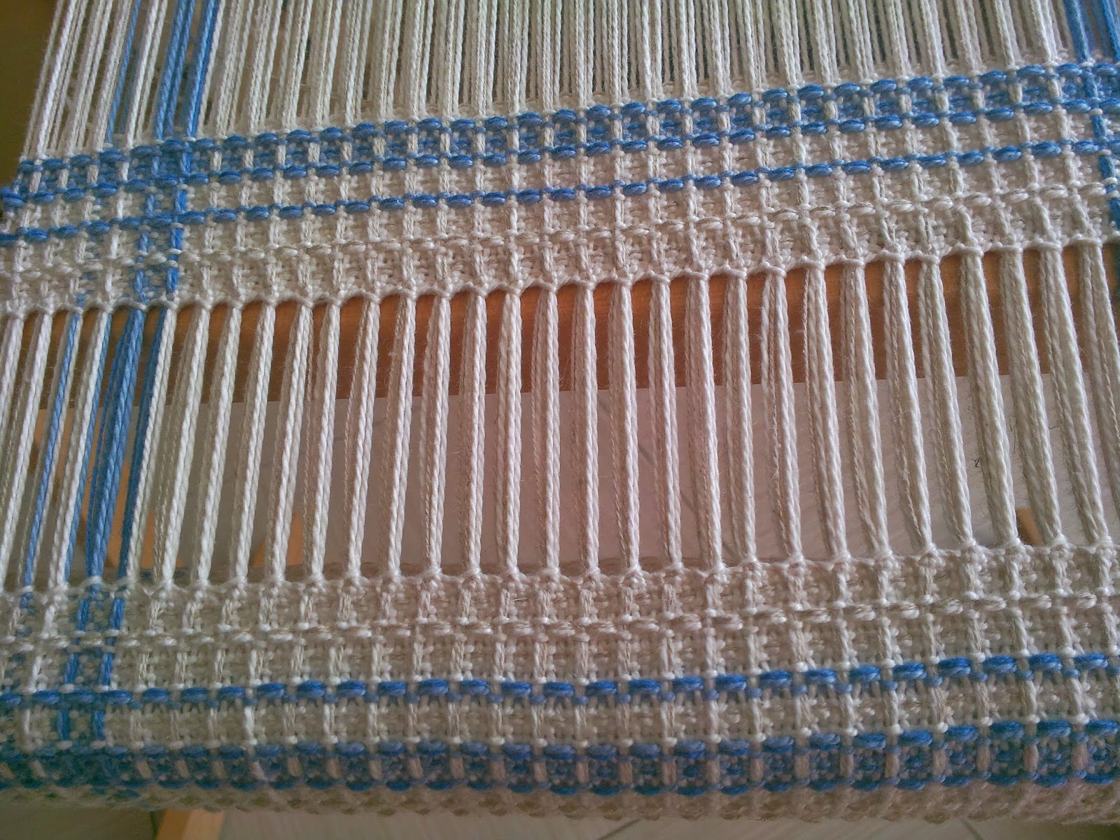 Weaving, knitting, crocheting... Waffle weave on rigidheddle loom