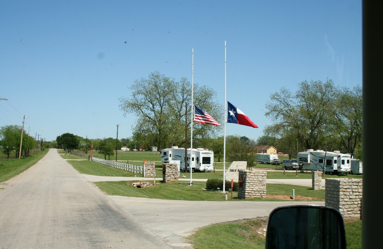 Joe, Diane, & Mallery's Big Adventure Modern Day Gypsies Drive to
