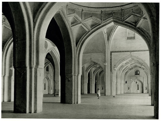 Inside+the+Mosque+at+the+Ibrahim+Rauza,+Bijapur,+Karnataka+-+India+1928