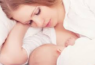 ilustrasi cara menyusui bayi Cara Menyusui Bayi yang Benar Agar Bayi Tumbuh Sehat