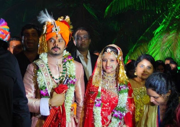 Sreesanth and Bhuvneshwari Sreesanth and Bhuvneshwari as groom and bride in their wedding photo
