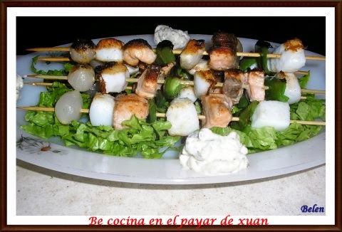 Brochetas De Calamares, Salmón Y Pimientos.