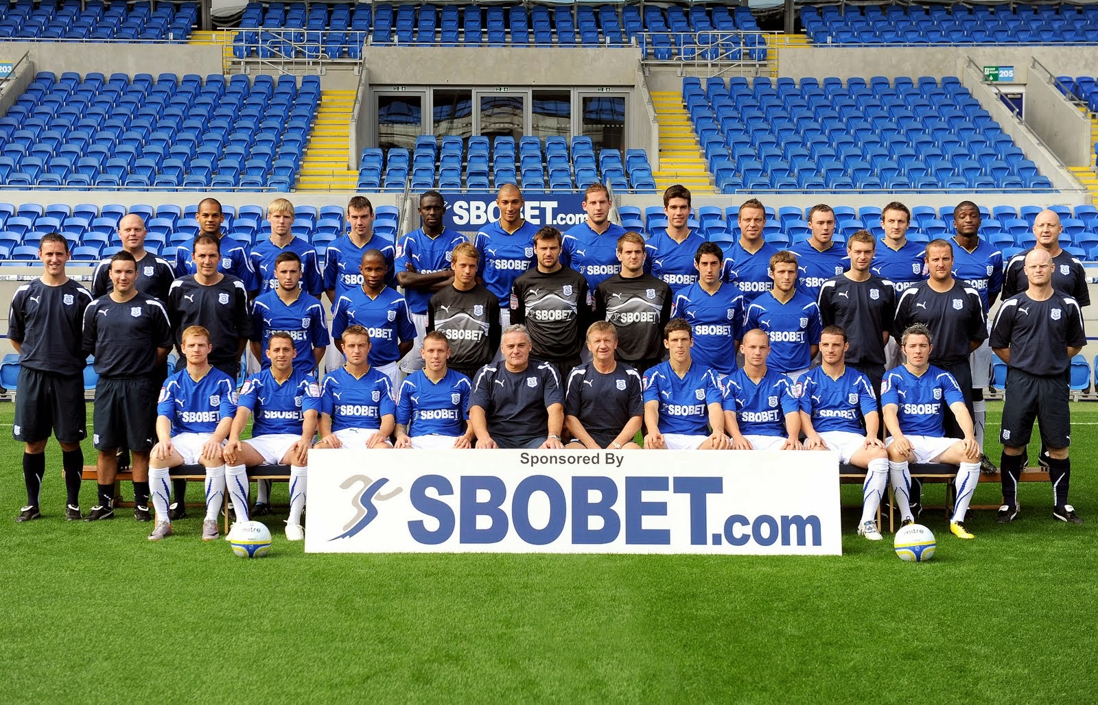 ANOTANDO FÚTBOL * CARDIFF CITY FC