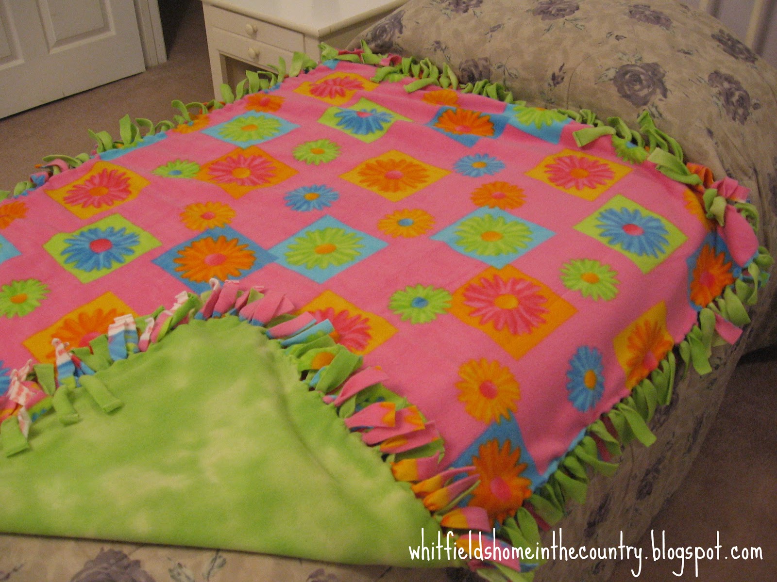  Whitfield's Home ♥ In The Country No Sew Blanket Tutorial