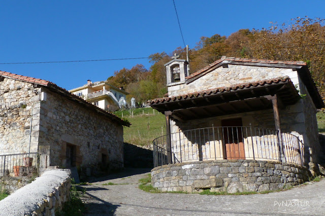 Capilla en el Pueblo de La Molina ( Cabrales ) Asturias