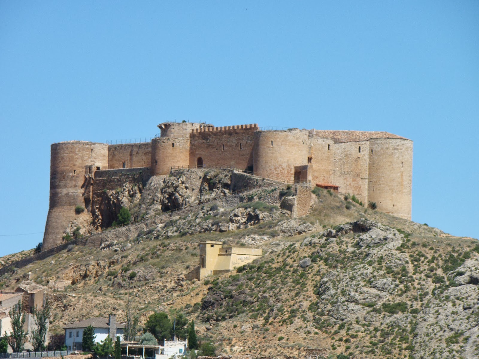 Castillos Españoles: CASTILLO DE MESONES DE ISUELA - ZARAGOZA