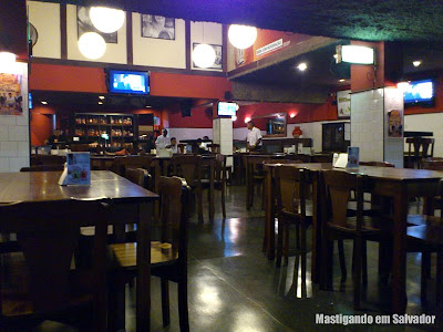 Santo Antônio Botequim: Salão interno da unidade da Pituba Santo Antônio Botequim: Salão interno da unidade da Pituba