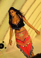 Priyamani hot navel in dancing stills