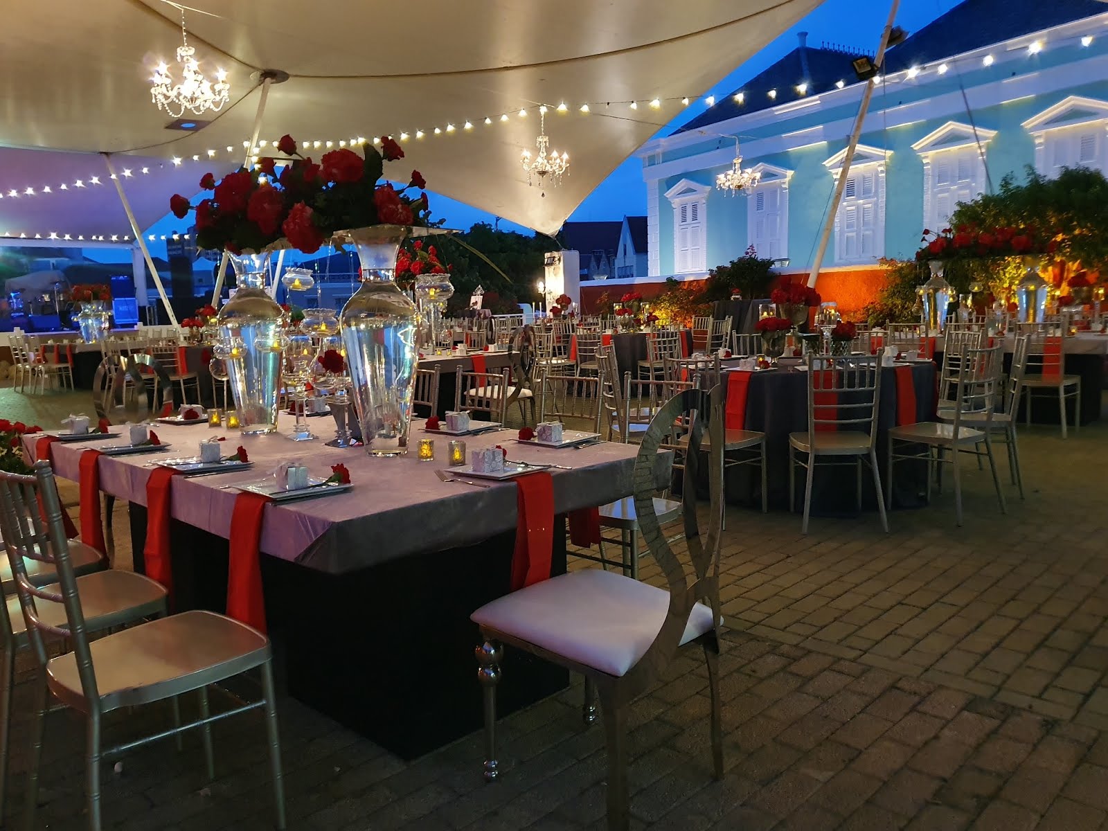 Inspiracion Curacao Inc Inspiracion Curacao A Splendid Red