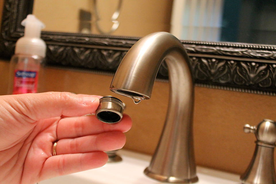 fixing a faucet aerator you can be a diy r too the kim six fix fixing a faucet aerator you can be a diy r too the kim six fix