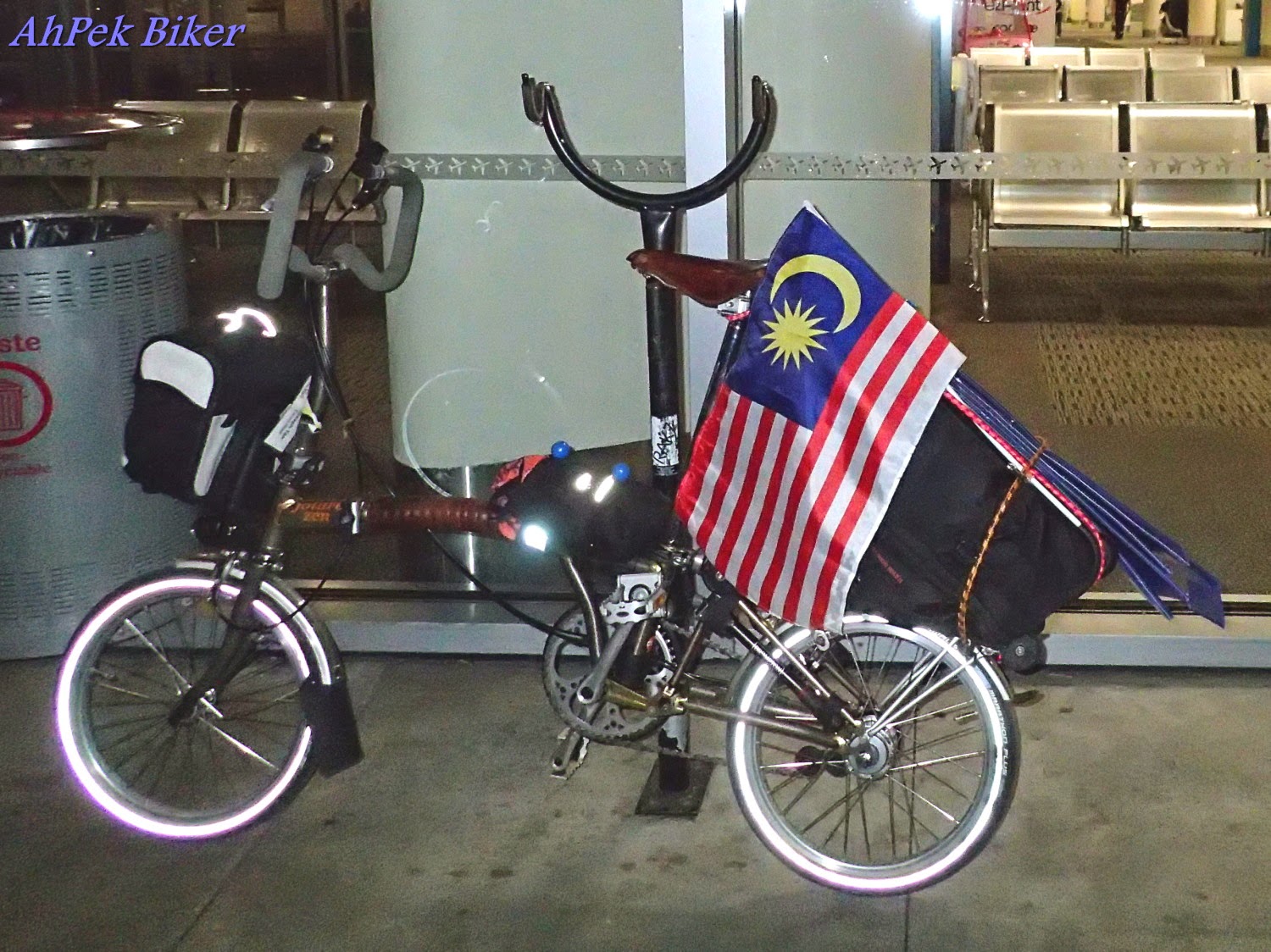 AhPek Biker Old Dog Rides Again Brompton Accessories 9 Bagging The