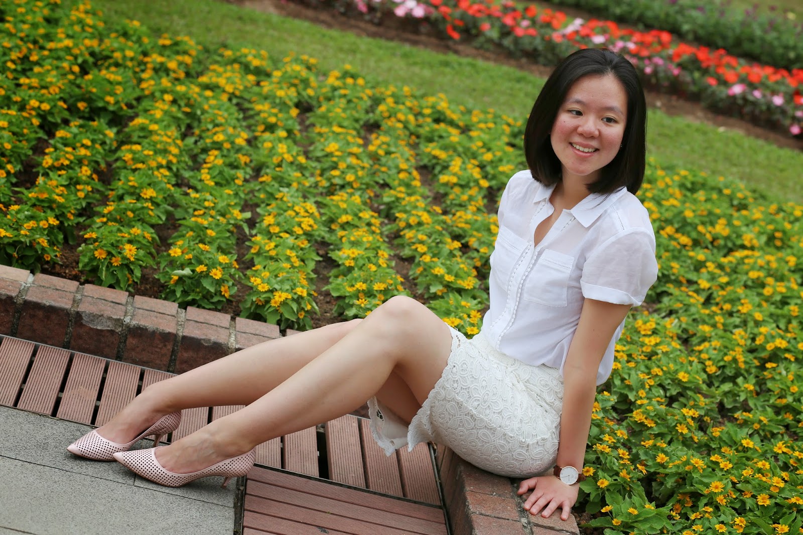 hk fashion blog, corporate fashion blog, what to wear to work, business casual, finance fashion blog, that working life, white lace pencil skirt, white eyelet top, hong kong fashion blogger, corporate style, corporate chic, ann taylor white button up, intermix pencil skirt