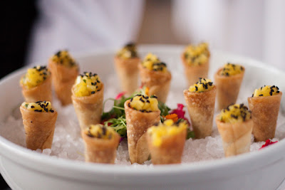 http://www.noivaseetc.com/dicas-e-ideias/dicas/cardapio-finger-food-e-mini-porcoes/ fotohttp://www.noivaseetc.com