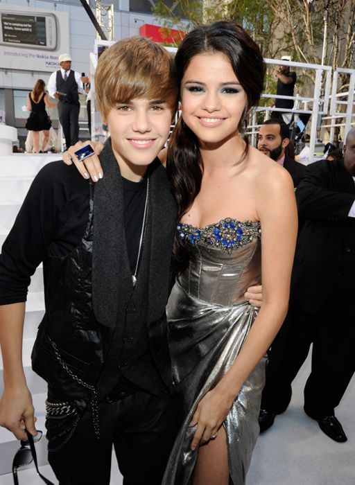 justin bieber y su novia 2011. imagenes de selena gomez y justin bieber. justin bieber y su novia 2011.