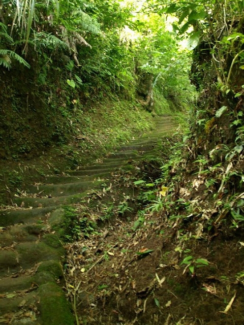 MT. HUMARAP Paete Laguna, Tatlong Krus Paete Laguna