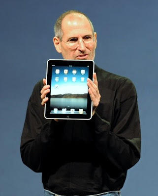 Steve Jobs with iPad