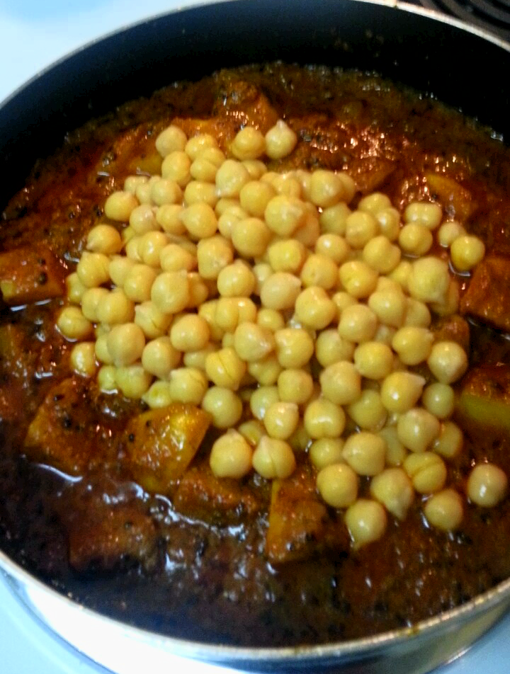 Garbanzo Masala (Chole) LET IT SIZZLE