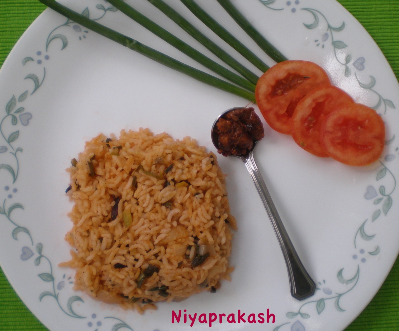 Niya's World Spring Onion & Tomato Puree Fried Rice