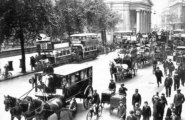 Check Out What Trafalgar Square Looked Like  on 7/6/1929 