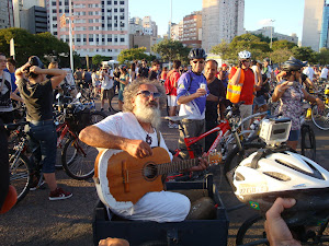 Ciclistas em Porto Alegre no 1º Fórum Social Mundial da Bicicleta 2012