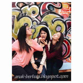 Foto Kathy Indera dengan Hana Saraswati dan Megan Domani http://anak-berbagi.blogspot.com/2016/01/kathy-indera.html