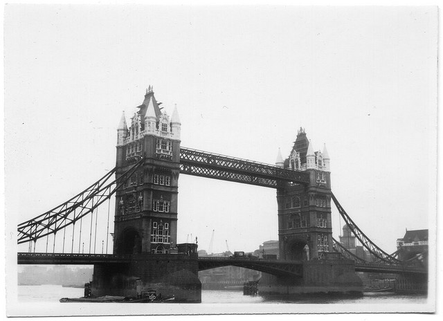Amazing Historical Photo of Tower Bridge in 1944 