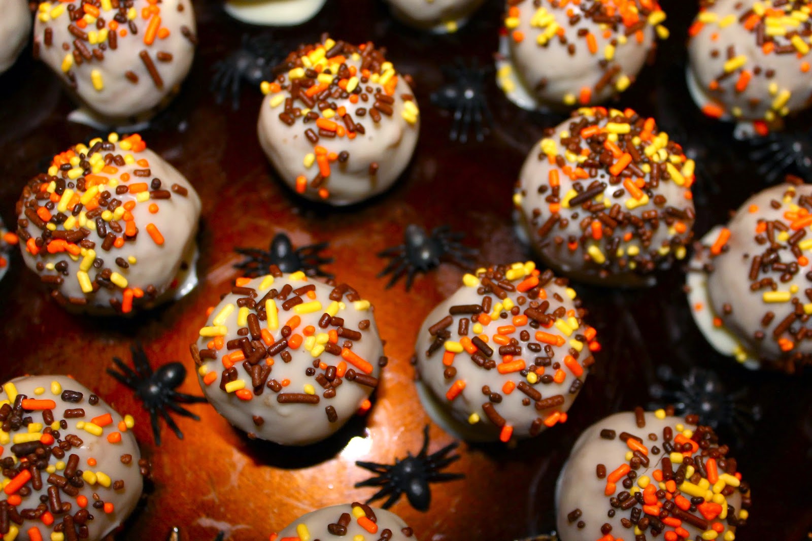 Sweets and Style Just Right Pumpkin Cream Cheese Cake Balls