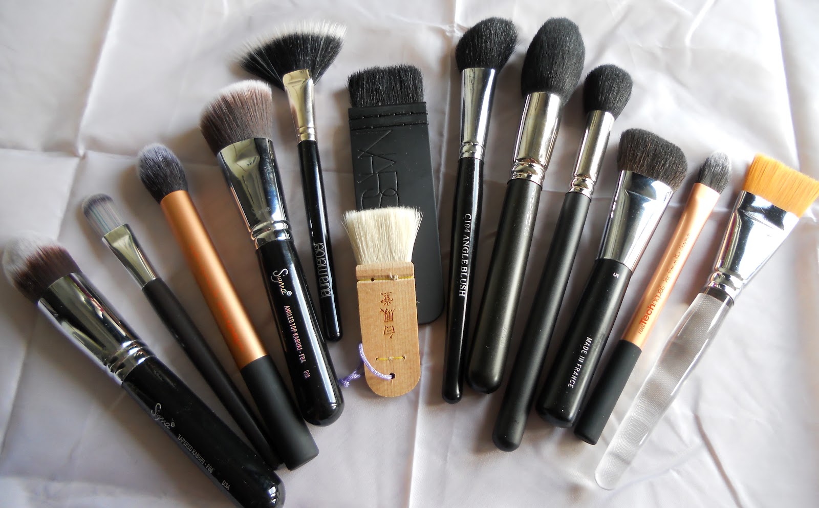 Make Up For Dolls Brushes I use for Contouring