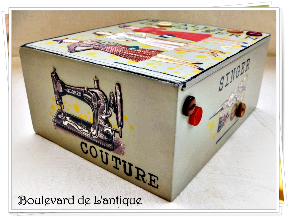 Boulevard de L'antique Vintage Sewing Kit
