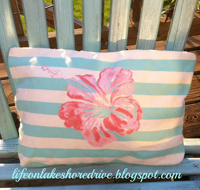 quick and easy outdoor pillow upcycle make a pillow from a tote